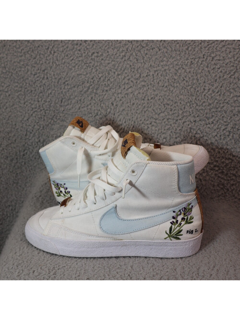 Nike Women sz 8 Blazer Mid 77 SE Light Blue DC9265-100